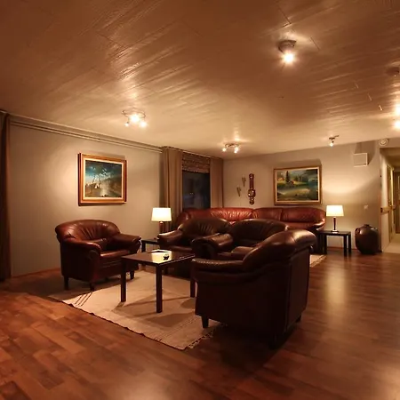 ホテル ホテリ ユッサン トゥパ エノンテキエ